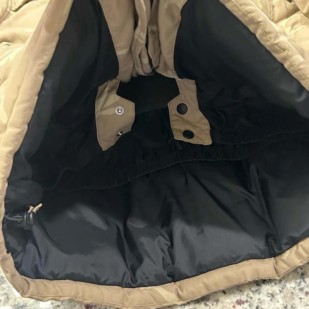 Old Navy Camo Puffer Down Filled Winter Jacket XXL Kids (Large‎ Women, Men Med)